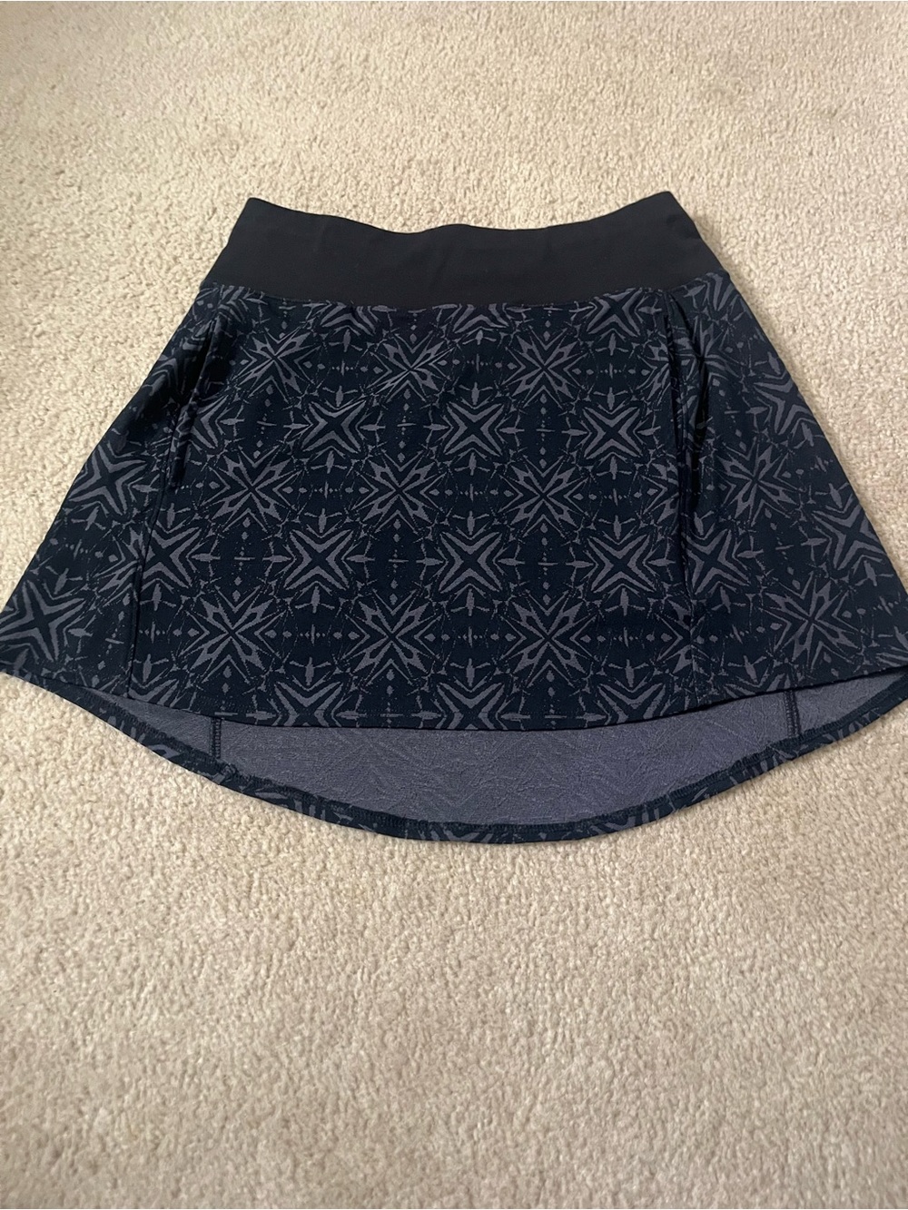 Oiselle Kaleido-go Skirt in Black/Charcoal in Sz 2
